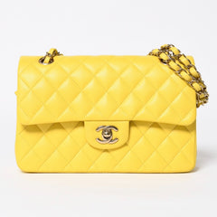 極美品 CHANEL マトラッセ Wフラップ チェーンショルダー キャビアスキン ランダム 23cm ショルダーバッグ イエロー ゴールド金具 中古 4a009595