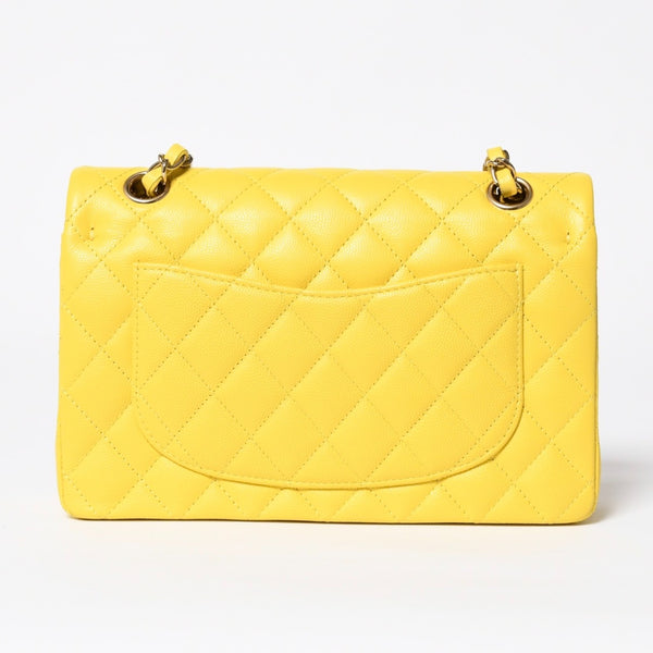極美品 CHANEL マトラッセ Wフラップ チェーンショルダー キャビアスキン ランダム 23cm ショルダーバッグ イエロー ゴールド金具 中古 4a009595
