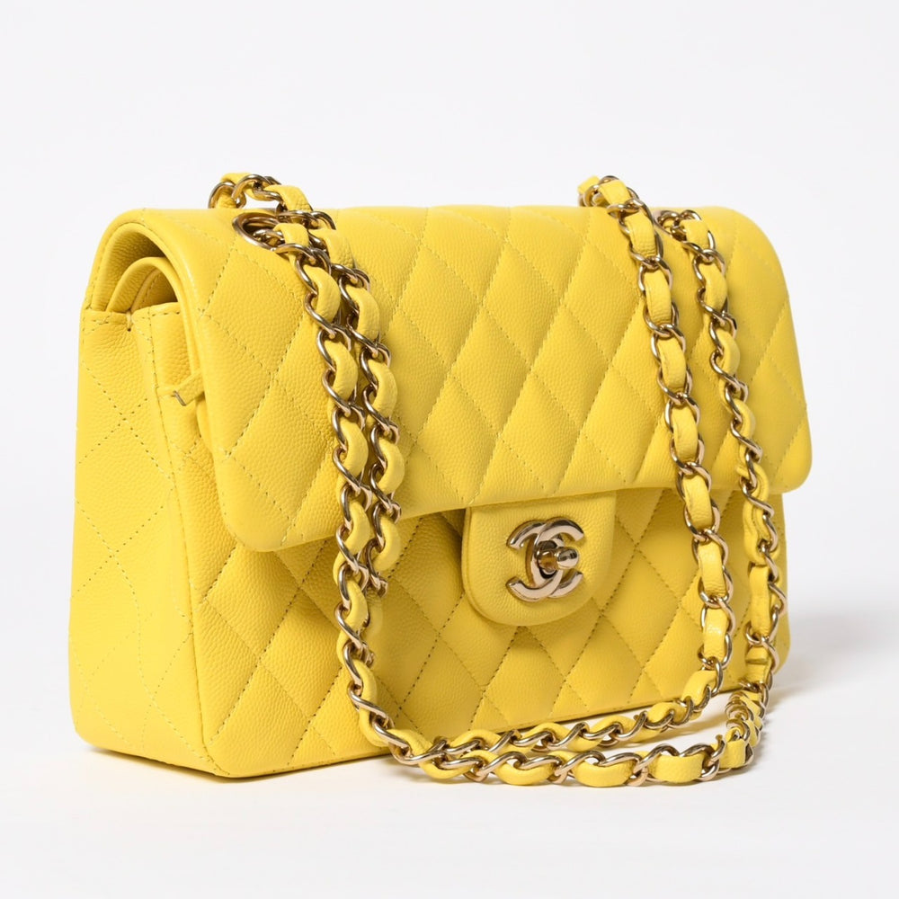 極美品 CHANEL マトラッセ Wフラップ チェーンショルダー キャビアスキン ランダム 23cm ショルダーバッグ イエロー ゴールド金具 中古 4a009595