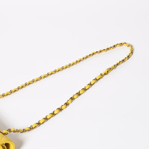 極美品 CHANEL マトラッセ Wフラップ チェーンショルダー キャビアスキン ランダム 23cm ショルダーバッグ イエロー ゴールド金具 中古 4a009595