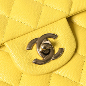 極美品 CHANEL マトラッセ Wフラップ チェーンショルダー キャビアスキン ランダム 23cm ショルダーバッグ イエロー ゴールド金具 中古 4a009595