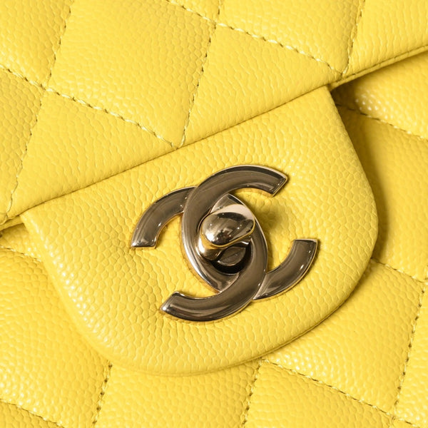 極美品 CHANEL マトラッセ Wフラップ チェーンショルダー キャビアスキン ランダム 23cm ショルダーバッグ イエロー ゴールド金具 中古 4a009595