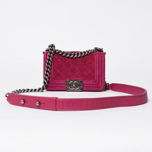 極美品 CHANEL シャネル ボーイシャネル マトラッセ ミニショルダーバッグ 17番台 ベルベット ローズレッド ガンメタリック金具 中古 4a009701