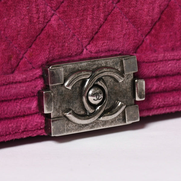 極美品 CHANEL シャネル ボーイシャネル マトラッセ ミニショルダーバッグ 17番台 ベルベット ローズレッド ガンメタリック金具 中古 4a009701