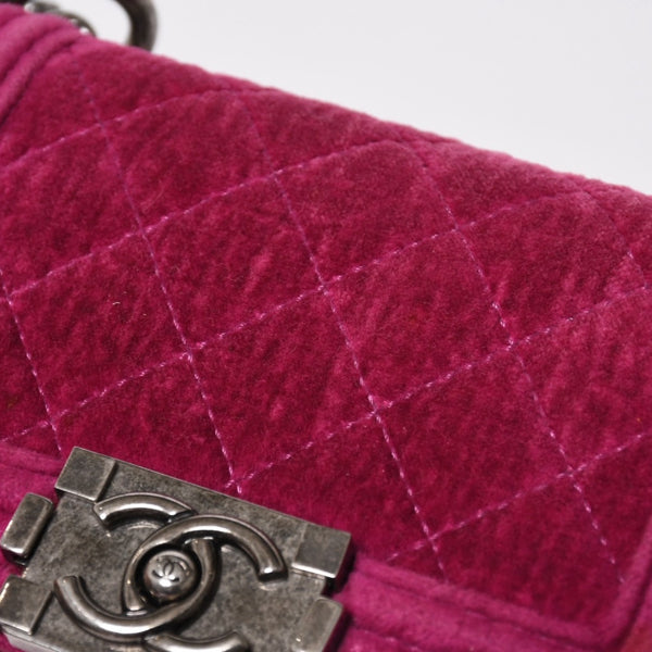 極美品 CHANEL シャネル ボーイシャネル マトラッセ ミニショルダーバッグ 17番台 ベルベット ローズレッド ガンメタリック金具 中古 4a009701