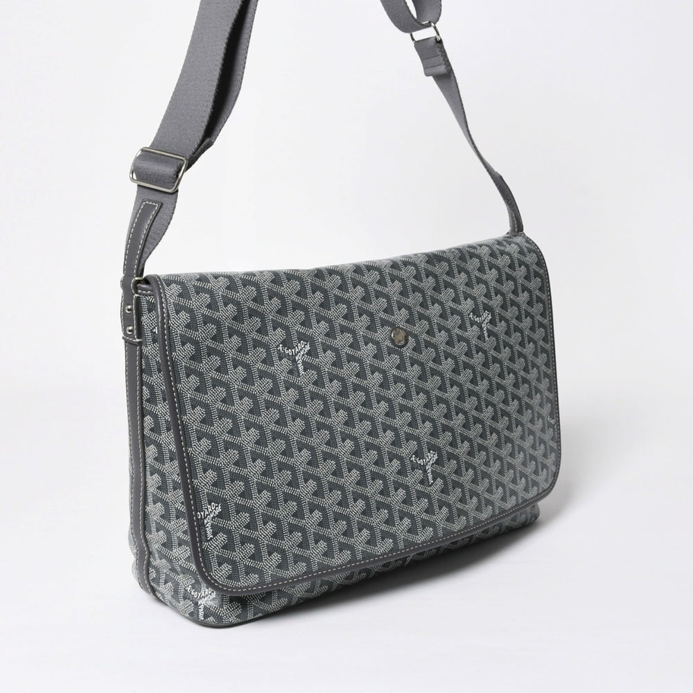 Very Good Condition GOYARD Capecien MM Messenger Shoulder Bag Goyardin Canvas Chevroche Calfskin Gray Used 4a009753