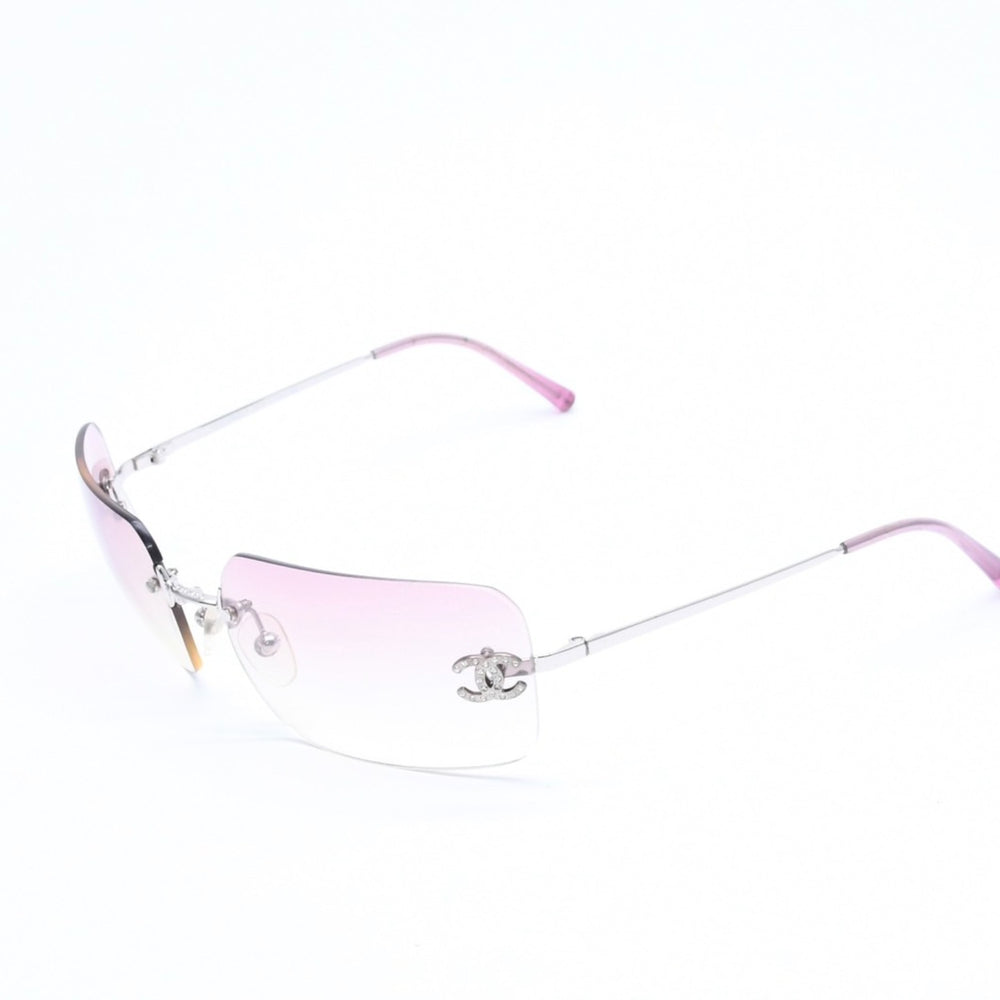 CHANEL rimless sunglasses with Coco Mark and rhinestones, model 4017-D, size 62◻17 120 Purple Silver Hardware Excellent Condition Used 4a010060