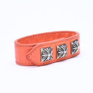 極美品 CHROME HEARTS クロムハーツ 3BTN 2SNP 3ボタン 2スナップ レザーブレスレット 重量約26.19g ピラミッド オレンジ 中古 4a009813