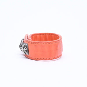 極美品 CHROME HEARTS クロムハーツ 3BTN 2SNP 3ボタン 2スナップ レザーブレスレット 重量約26.19g ピラミッド オレンジ 中古 4a009813