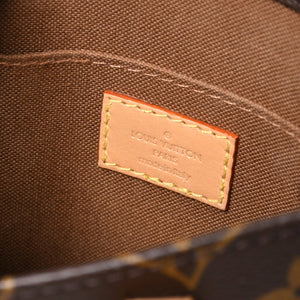 Like new LOUIS VUITTON Shoulder bag M81295 Petit Sac Plat Monogram Brown Gold hardware Used 4a009598