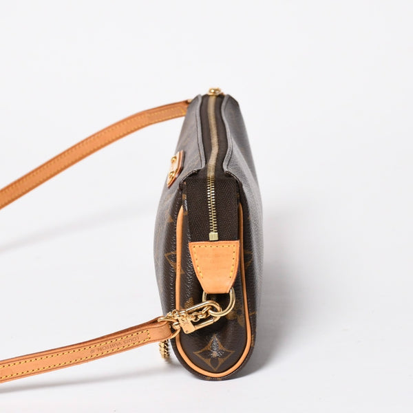 極美品 LOUIS VUITTON ルイヴィトン ポシェット エヴァ モノグラム M95567 ブラウン ゴールド金具 中古 4a009733