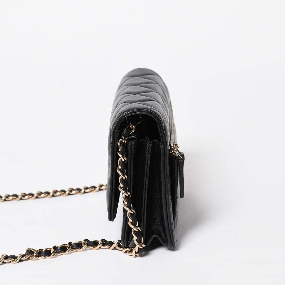 新品同様 CHANEL シャネル チェーンウォレット 二つ折り財布 31番台 ココマーク ラムスキン ブラック ゴールド金具 中古 4a009590
