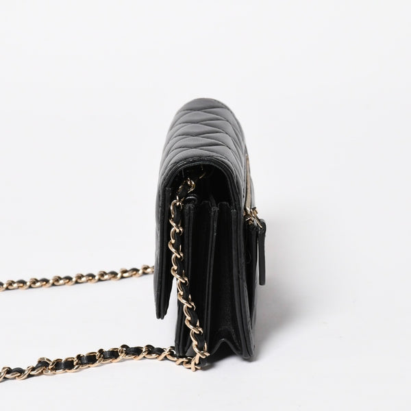 Like new CHANEL Chain wallet bi-fold wallet 31 series here mark lambskin black gold hardware used 4a009590