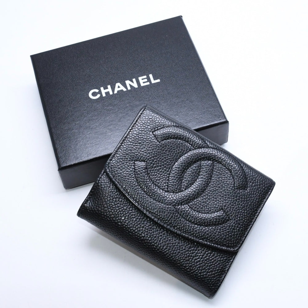 極美品 CHANEL シャネル 3つ折り財布 財布 Wホック ココマーク キャビアスキン 4番台 ブラック 黒 中古 4a009651