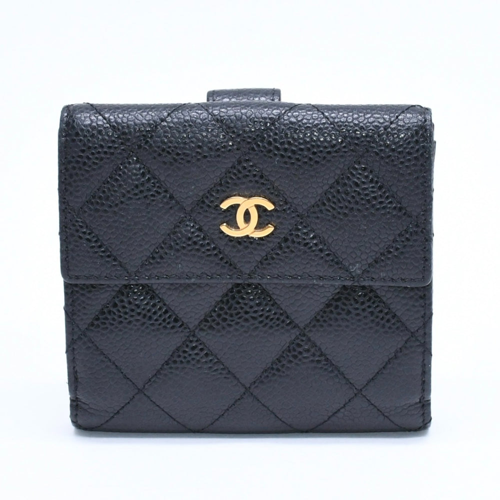 極美品 CHANEL シャネル マトラッセ クラシック スモール フラップ ウォレット A48980 19番台 ブラック キャビアスキン ゴールド金具 中古 4a010041