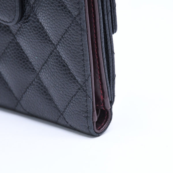 極美品 CHANEL シャネル マトラッセ クラシック スモール フラップ ウォレット A48980 19番台 ブラック キャビアスキン ゴールド金具 中古 4a010041
