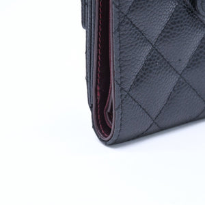 極美品 CHANEL シャネル マトラッセ クラシック スモール フラップ ウォレット A48980 19番台 ブラック キャビアスキン ゴールド金具 中古 4a010041
