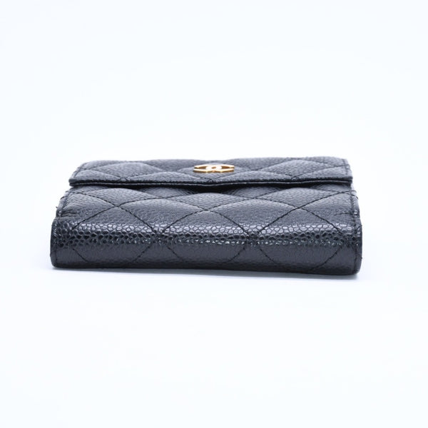 極美品 CHANEL シャネル マトラッセ クラシック スモール フラップ ウォレット A48980 19番台 ブラック キャビアスキン ゴールド金具 中古 4a010041
