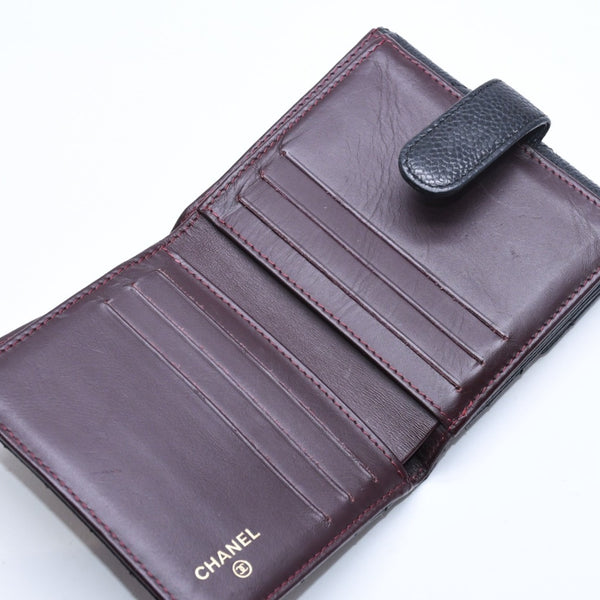極美品 CHANEL シャネル マトラッセ クラシック スモール フラップ ウォレット A48980 19番台 ブラック キャビアスキン ゴールド金具 中古 4a010041