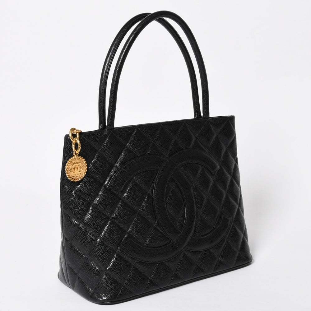 Very good condition CHANEL Chanel reproduction tote tote bag No. 6 here mark caviar skin black gold hardware used 4a010102