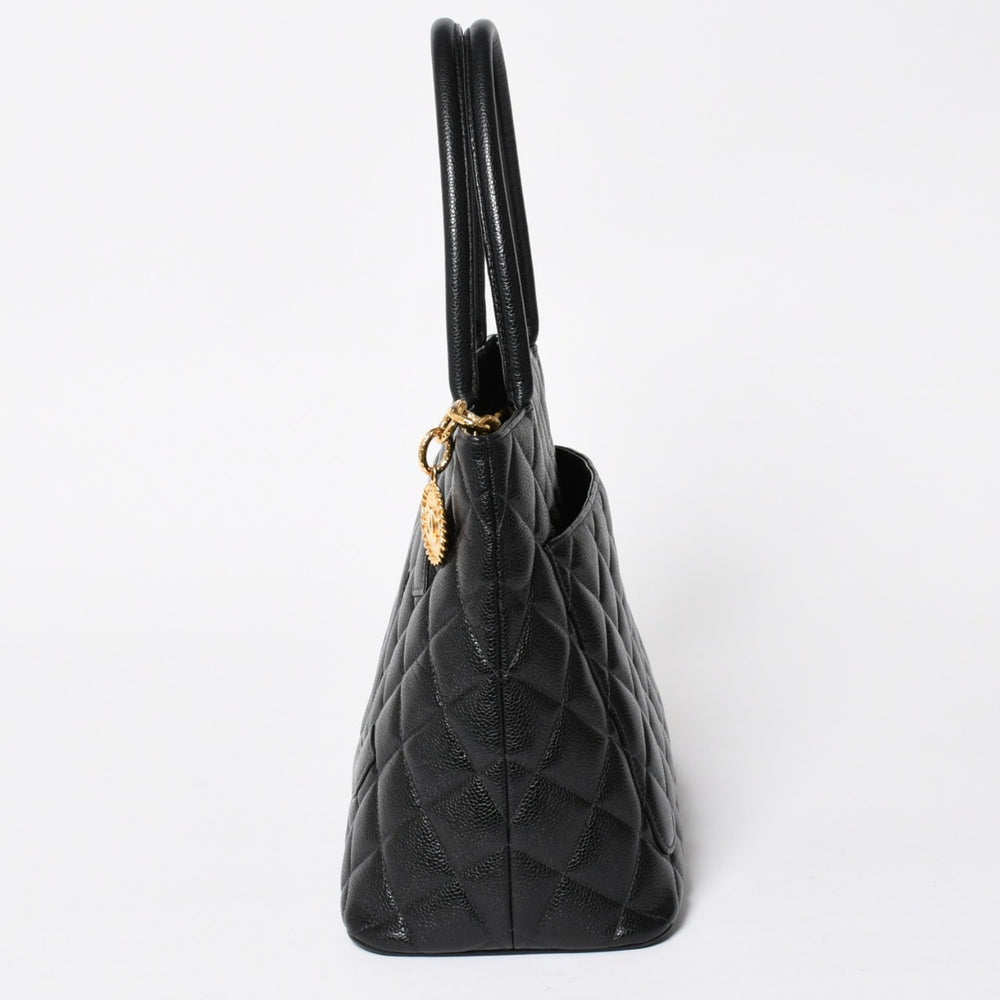 Very good condition CHANEL Chanel reproduction tote tote bag No. 6 here mark caviar skin black gold hardware used 4a010099