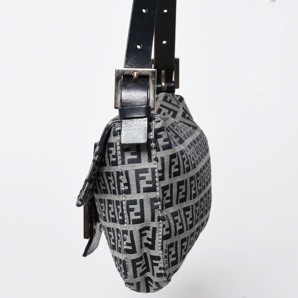 FENDI フェンディ ズッキーノ マンマバゲット 8BR000 ワンショルダーバッグ ネイビーキャンバス レザー シルバー金具 美品 中古 4a010196