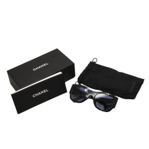 新品同様 CHANEL シャネル サングラス アイウェア 5421-B-A c.1426/4L サイズ53□21 135 ココマーク ラインストーン ネイビー 中古 4a001076