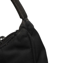 画像をギャラリービューアに読み込む, PRADA プラダ ホーボー ワンショルダーバッグ MV515 トライアングルロゴ 三角ロゴプレート ナイロンブラック 美品 中古 4a000860