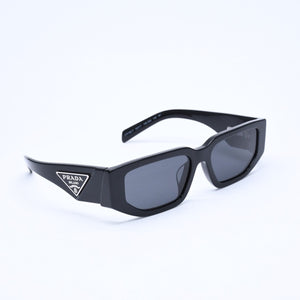 極美品 PRADA プラダ サングラス アイウェア トライアングルロゴ ブラック シルバー SPR09Z-F サイズ55◻︎17 中古 4a010037
