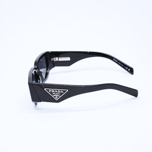 極美品 PRADA プラダ サングラス アイウェア トライアングルロゴ ブラック シルバー SPR09Z-F サイズ55◻︎17 中古 4a010037