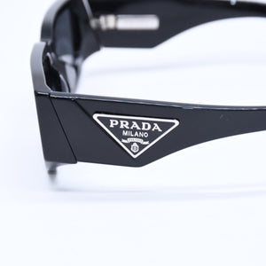 極美品 PRADA プラダ サングラス アイウェア トライアングルロゴ ブラック シルバー SPR09Z-F サイズ55◻︎17 中古 4a010037