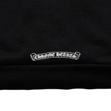 画像をギャラリービューアに読み込む, CHROME HEARTS クロムハーツ ホースシュー&amp;フローラルクロスプルオーバーパーカー ホースシューロゴ フローラルクロスロゴ スクロールラベルロゴ XXLサイズ パーカー SW 美品 中古 4a003221