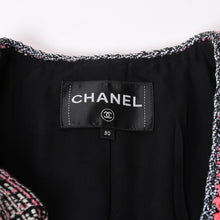 画像をギャラリービューアに読み込む, 極美品 CHANEL シャネル ファンシーツイード ノーカラージャケット P70540 ココマーク チェック柄 ウェビングトリム ホワイト ブラック ピンク シルバー金具 メタルチェーン 中古 4b012741