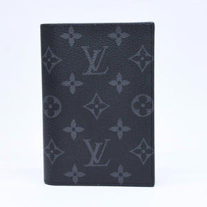 新品未使用品 LOUIS VUITTON ルイヴィトン モノグラムエクリプス クーヴェルテュール パスポールMM M64501 パスポートケース ブラック 中古 4a006609