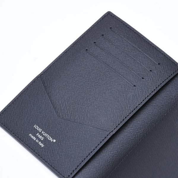 新品未使用品 LOUIS VUITTON ルイヴィトン モノグラムエクリプス クーヴェルテュール パスポールMM M64501 パスポートケース ブラック 中古 4a006609