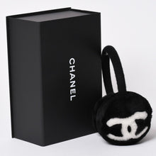 Load image into Gallery viewer, 極美品 CHANEL シャネル COCO NEIGE ココ ネージュ イヤーマフ ココマーク シアリング ブラック ホワイト 中古 4b013341