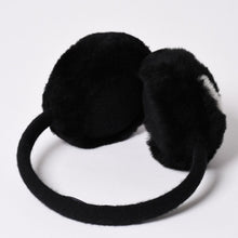 Load image into Gallery viewer, 極美品 CHANEL シャネル COCO NEIGE ココ ネージュ イヤーマフ ココマーク シアリング ブラック ホワイト 中古 4b013341