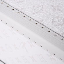 画像をギャラリービューアに読み込む, 極美品 LOUIS VUITTON ルイヴィトン コフレアクセソワール タイガラマ モノグラムキャンバス マイクロファイバー 時計収納ボックス ホワイト シルバー金具 中古 4b013607