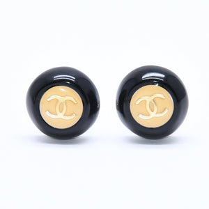 Very good condition CHANEL Coco mark earrings Weight approx. 10.27g 96P stamp Resin metal White Black Bicolor Binaural Used 4c070649