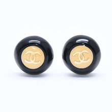 画像をギャラリービューアに読み込む, 極美品 CHANEL シャネル ココマーク イヤリング 重量約10.27g 96P刻印 樹脂系 メタル ホワイト ブラック バイカラー 両耳用 中古 4c070649