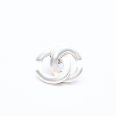 Very Good Condition CHANEL Earrings Coco Mark Silver White 01 A Stamp Made in France One Ear Weight Approx. 1.46g Used 4c061142