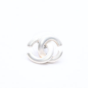 Very Good Condition CHANEL Earrings Coco Mark Silver White 01 A Stamp Made in France One Ear Weight Approx. 1.46g Used 4c061142