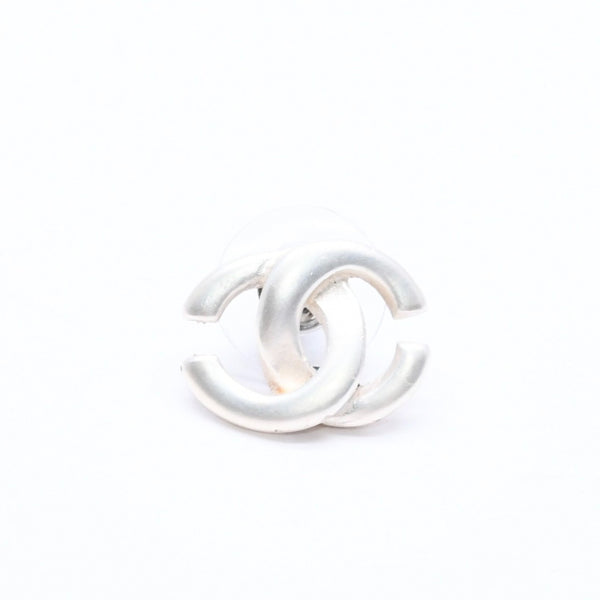 Very Good Condition CHANEL Earrings Coco Mark Silver White 01 A Stamp Made in France One Ear Weight Approx. 1.46g Used 4c061142