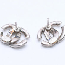 画像をギャラリービューアに読み込む, CHANEL シャネル ココマーク ピアス アクセサリー 重量約2.97g 01A刻印 メタル シルバー 両耳用 美品 中古 4c073142