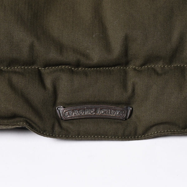 新品未使用 CHROME HEARTS クロムハーツ ダウンジャケット マルチカラークロスパッチ ダガージップ クロスボールボタン カーキ サイズM 中古 4c070379