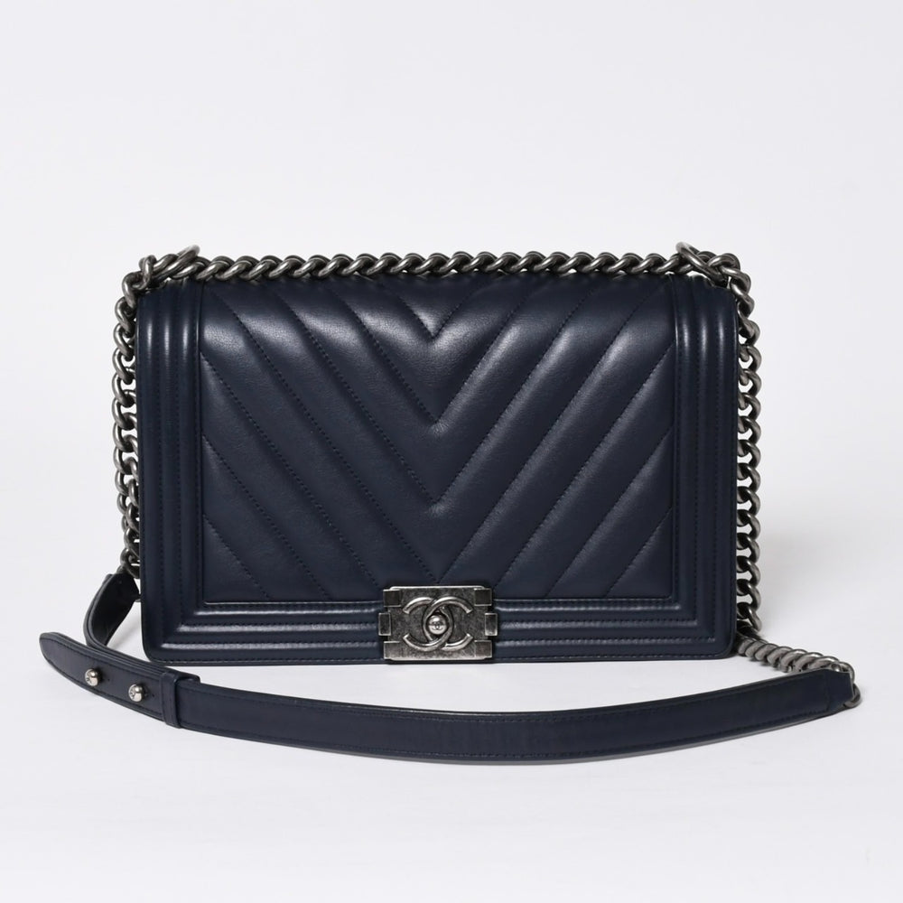 極美品 CHANEL シャネル ボーイシャネル チェーンショルダーバッグ 21番台 V字ステッチ シェブロン ココマーク ラムスキン 2way 中古 4a006435