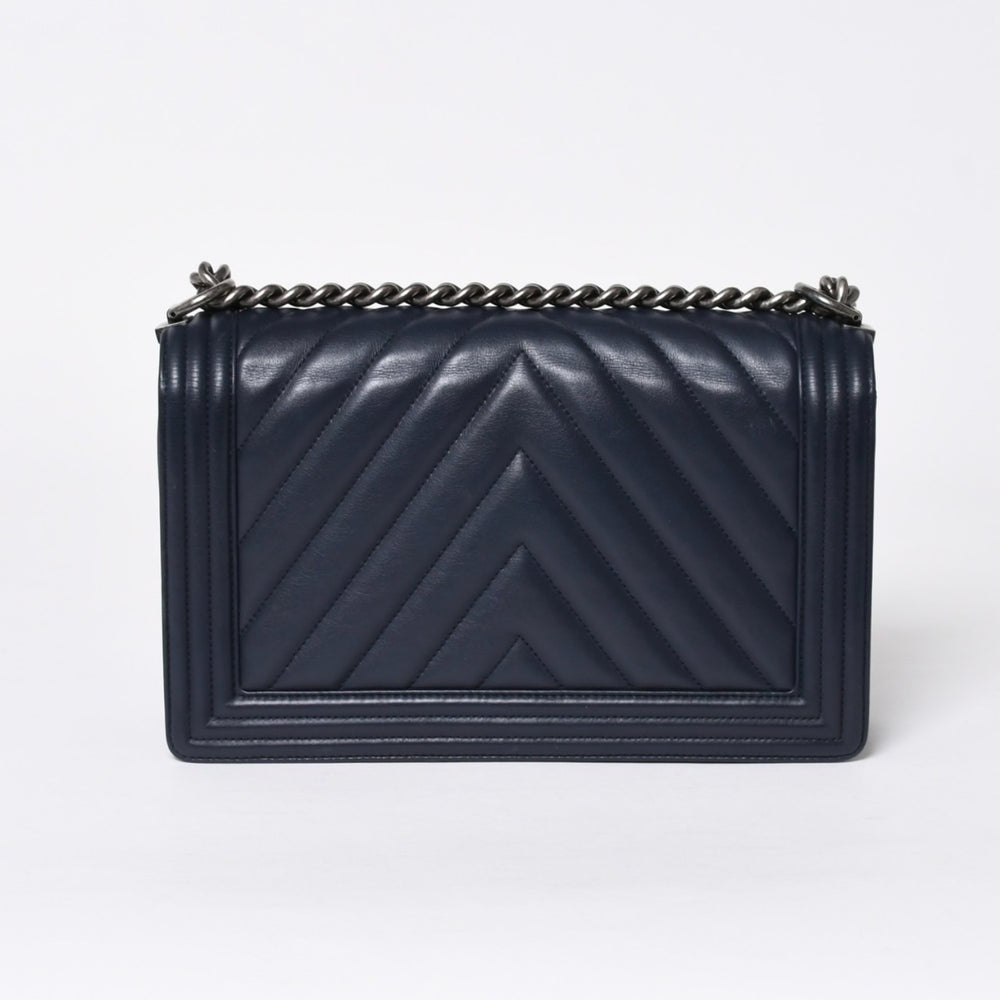 極美品 CHANEL シャネル ボーイシャネル チェーンショルダーバッグ 21番台 V字ステッチ シェブロン ココマーク ラムスキン 2way 中古 4a006435