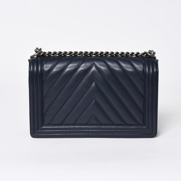 極美品 CHANEL シャネル ボーイシャネル チェーンショルダーバッグ 21番台 V字ステッチ シェブロン ココマーク ラムスキン 2way 中古 4a006435