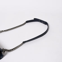 Load the image into the gallery viewer. 極美品 CHANEL シャネル ボーイシャネル チェーンショルダーバッグ 21番台 V字ステッチ シェブロン ココマーク ラムスキン 2way 中古 4a006435