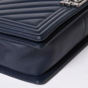 極美品 CHANEL シャネル ボーイシャネル チェーンショルダーバッグ 21番台 V字ステッチ シェブロン ココマーク ラムスキン 2way 中古 4a006435
